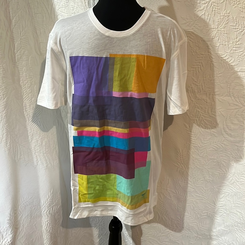 Clvb Life T-shirt, size medium, NWOT‎